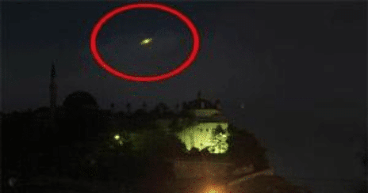 İstanbul’da gökyüzünde UFO görüldü